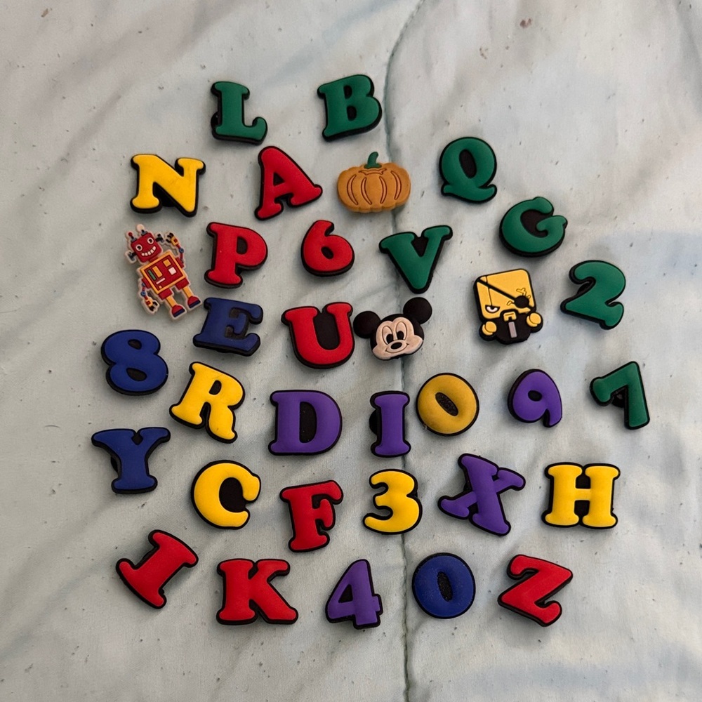Colorful Alphabet and Character Show Charms 🔠🩴